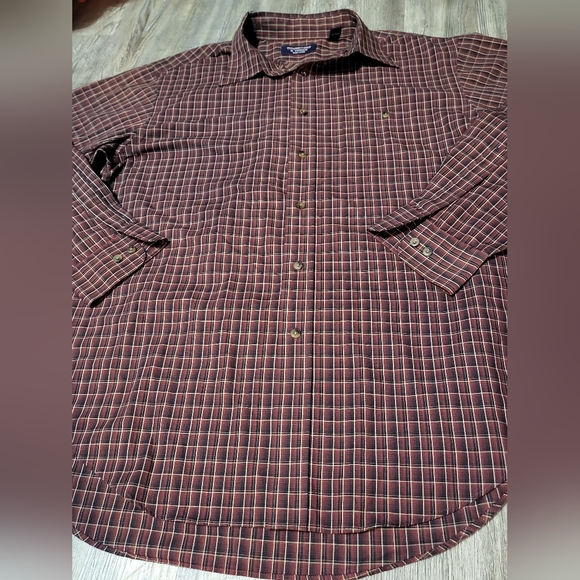 Roundtree & York Button Up - Picture 3 of 6